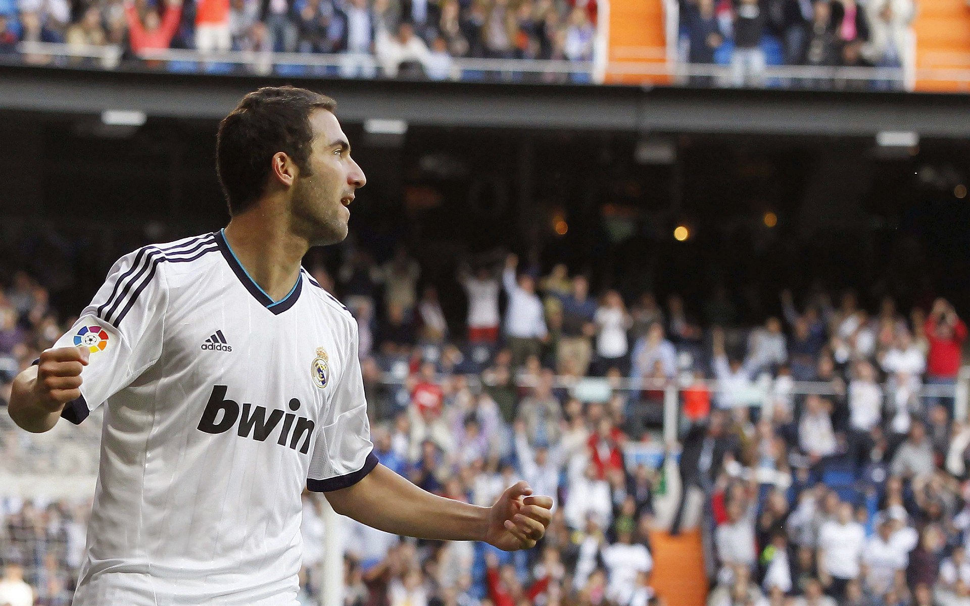 九游登录中心-塞尔·拉恩：以无与伦比的速度突破对方防线，他在全黑队进攻中占据重要位置